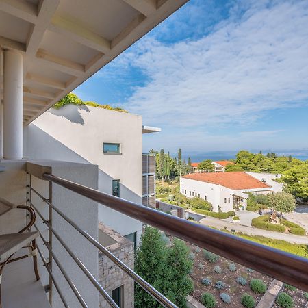 Aminess Vival Velaris Resort Supetar Bagian luar foto