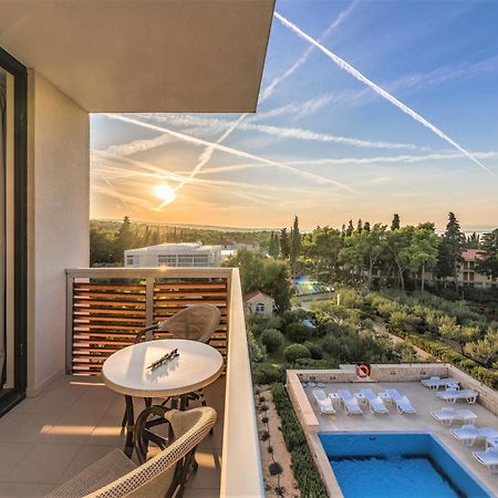 Aminess Vival Velaris Resort Supetar Bagian luar foto