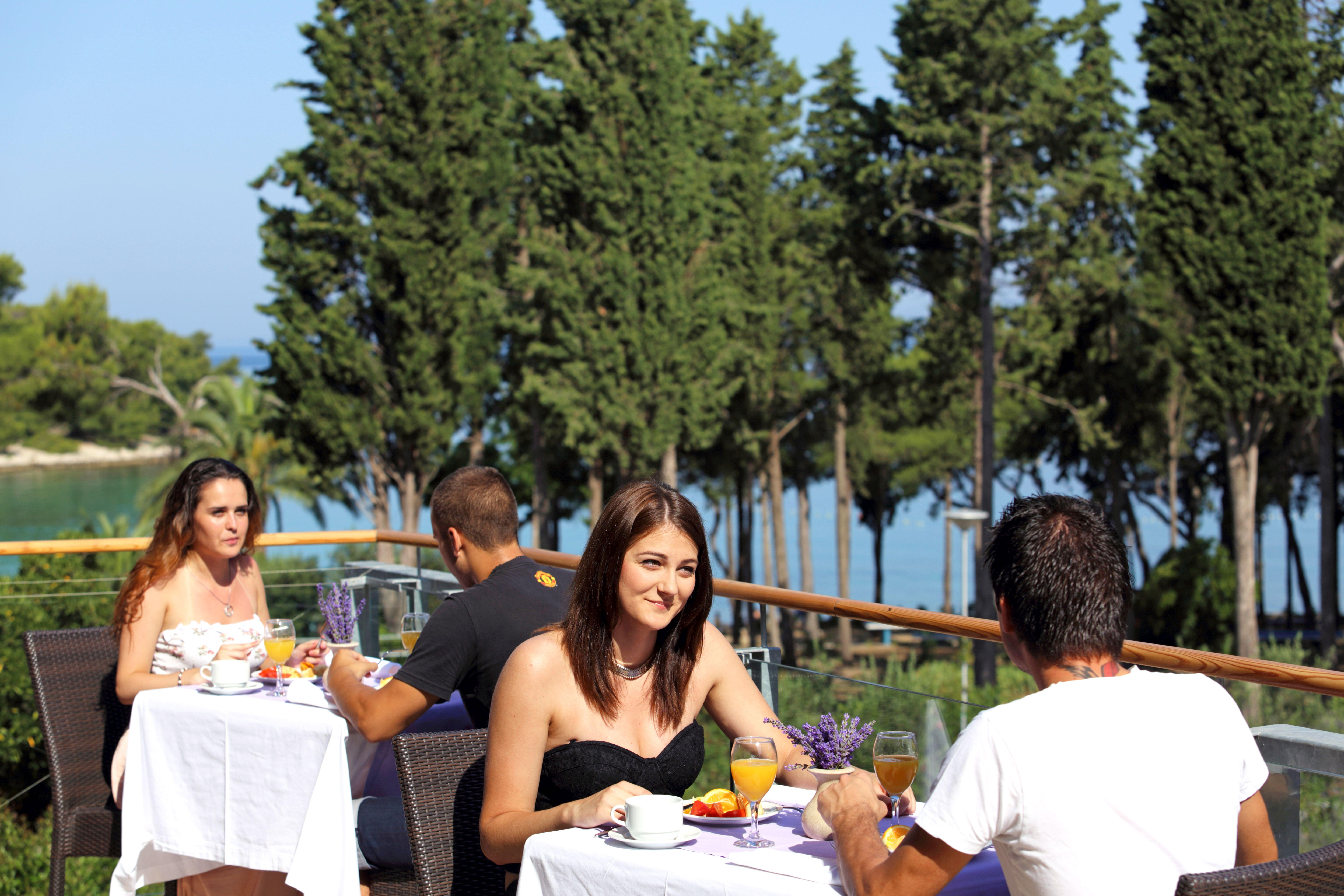 Aminess Vival Velaris Resort Supetar Bagian luar foto