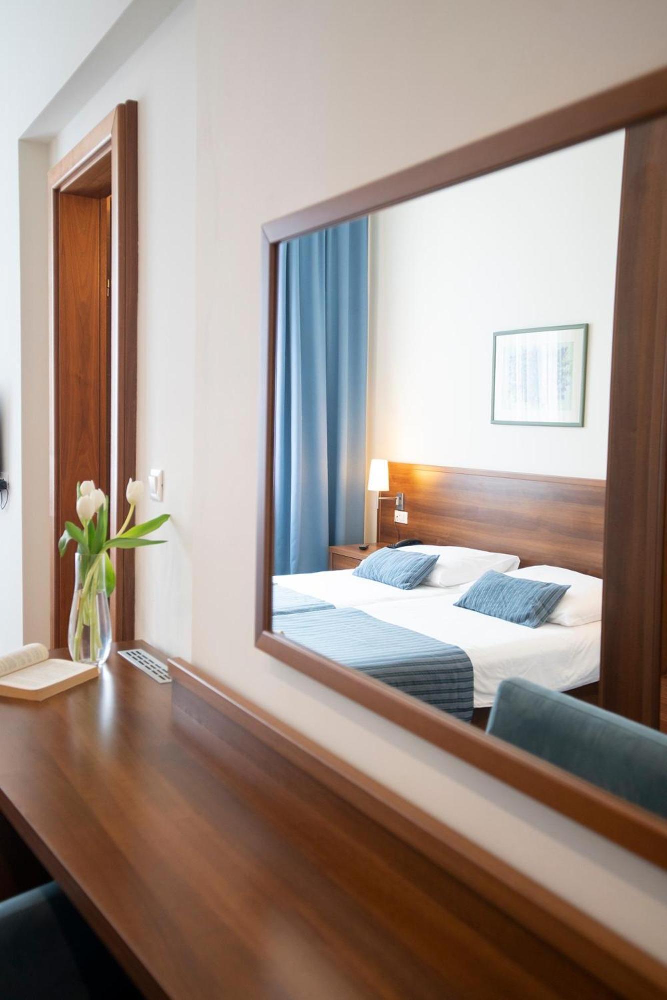 Aminess Vival Velaris Resort Supetar Bagian luar foto