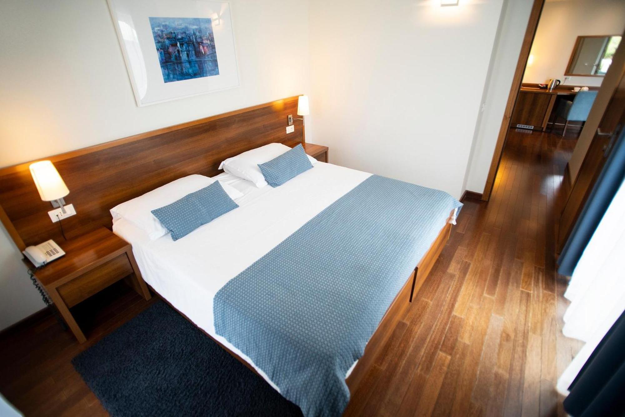 Aminess Vival Velaris Resort Supetar Bagian luar foto