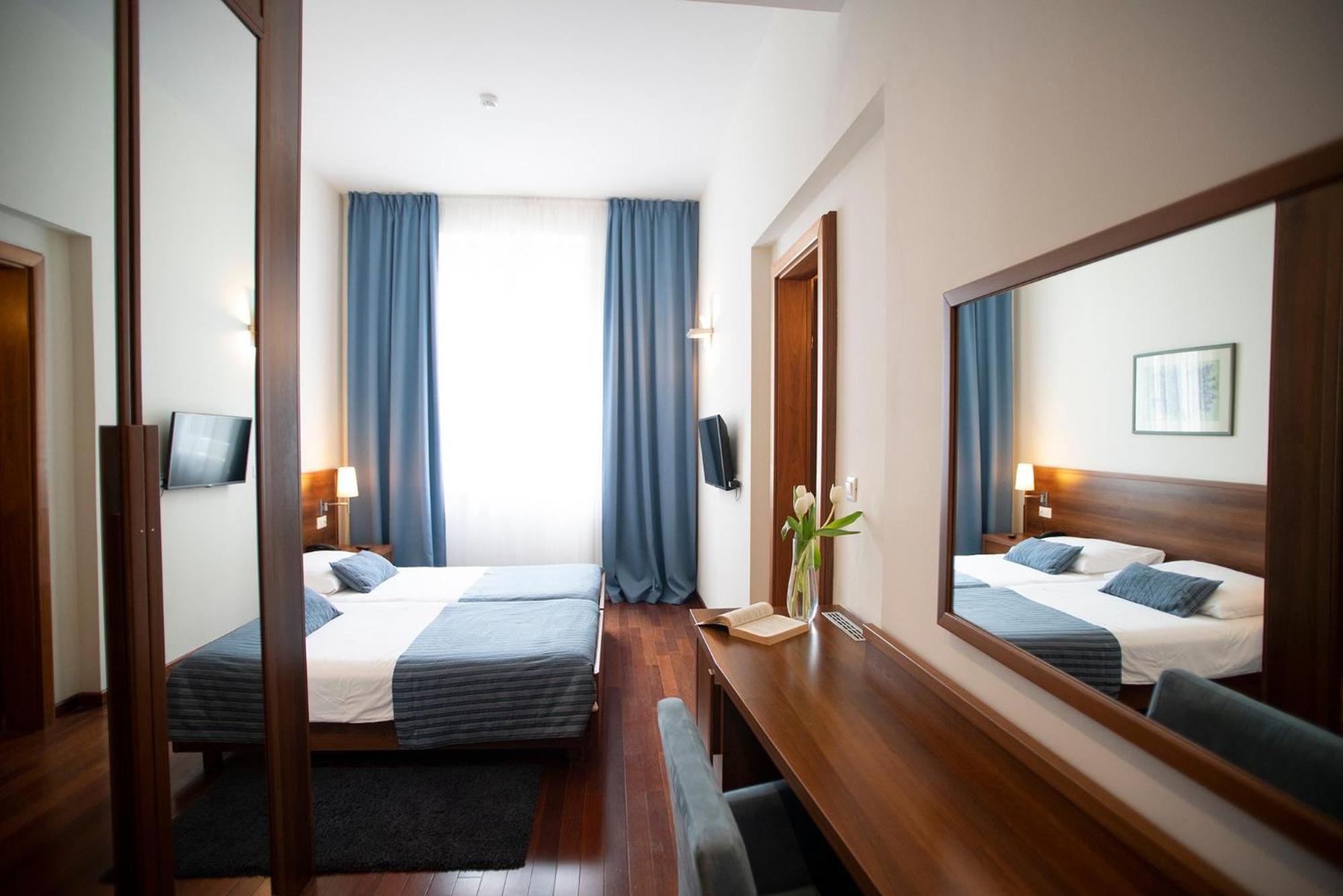Aminess Vival Velaris Resort Supetar Bagian luar foto
