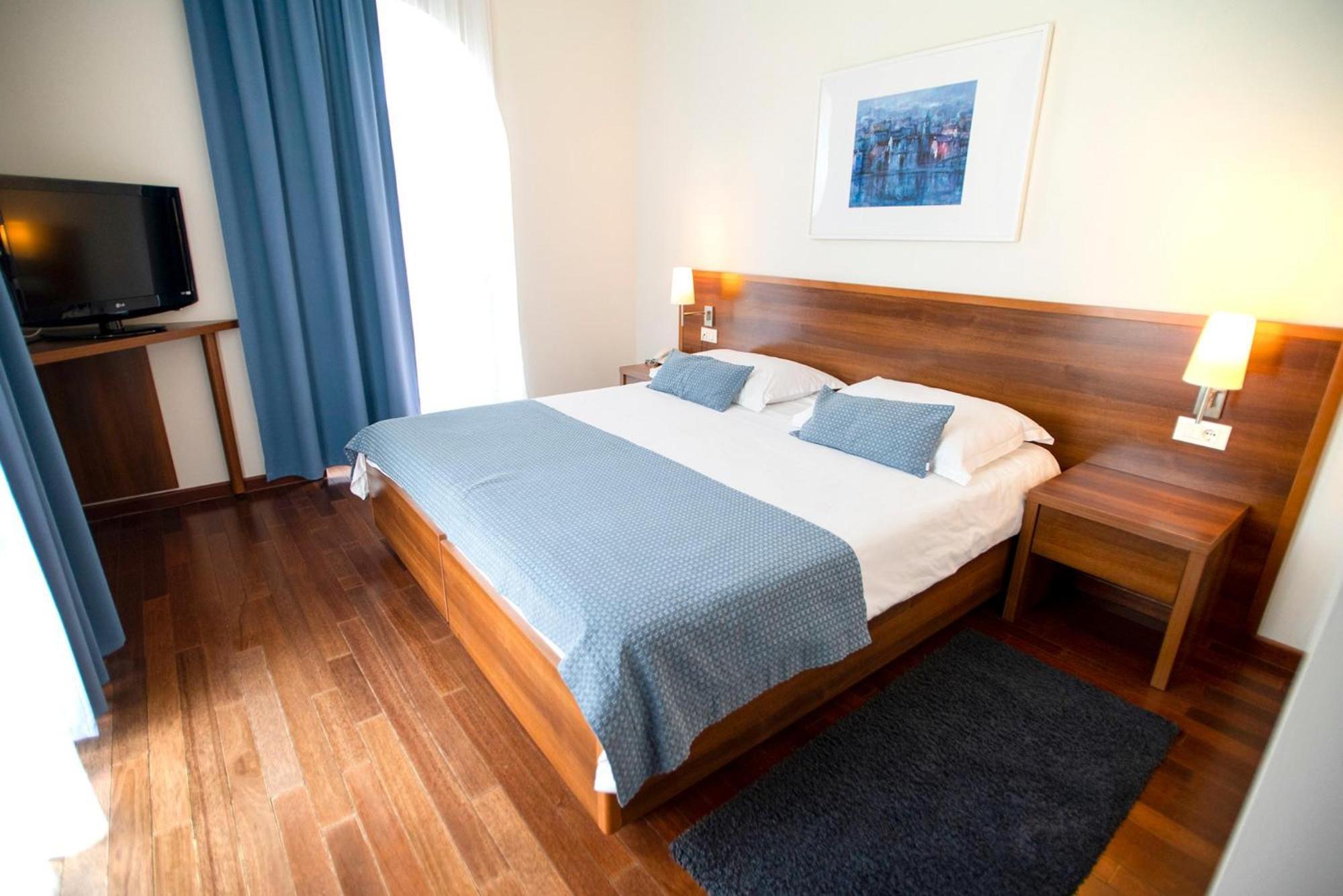 Aminess Vival Velaris Resort Supetar Bagian luar foto