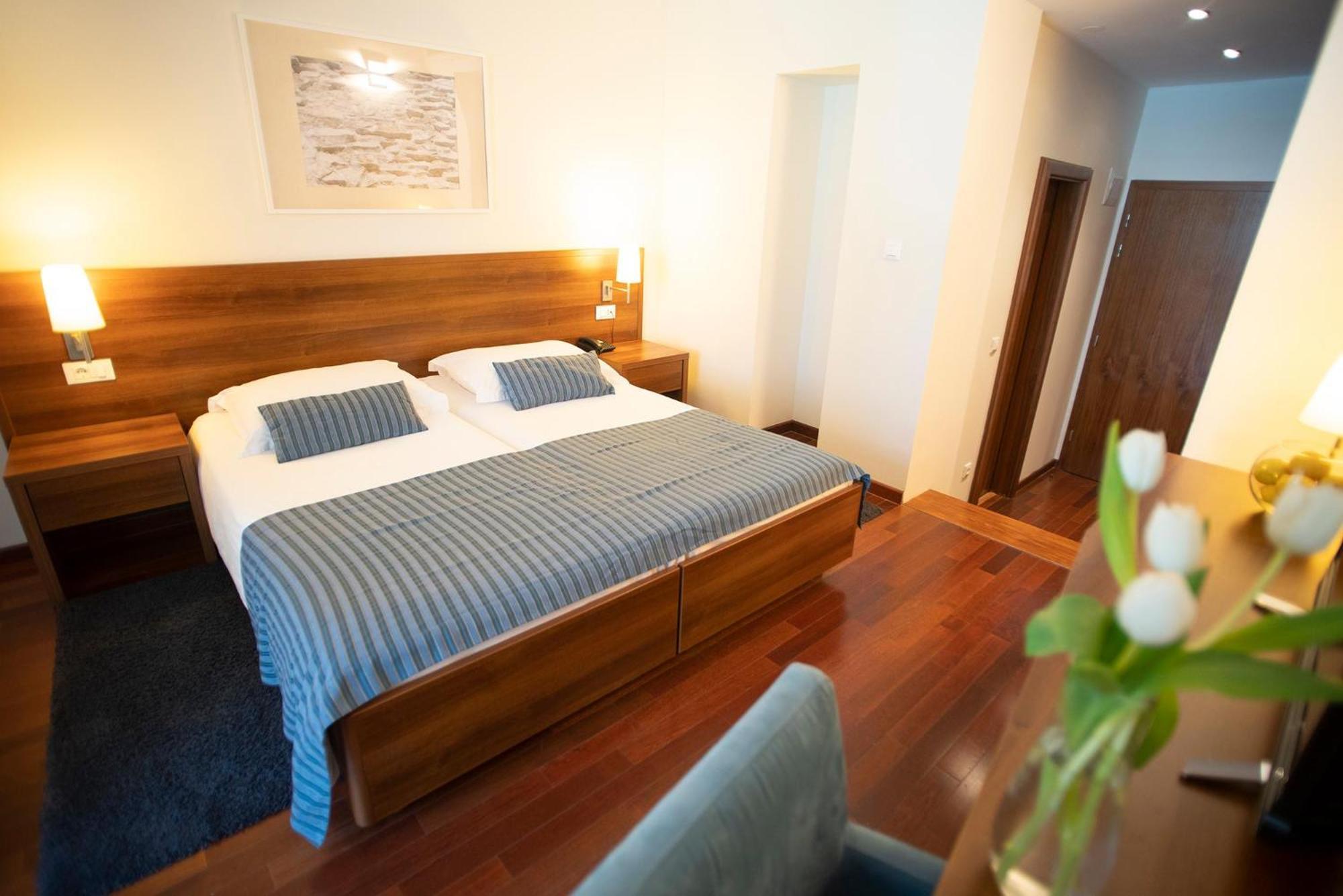 Aminess Vival Velaris Resort Supetar Bagian luar foto