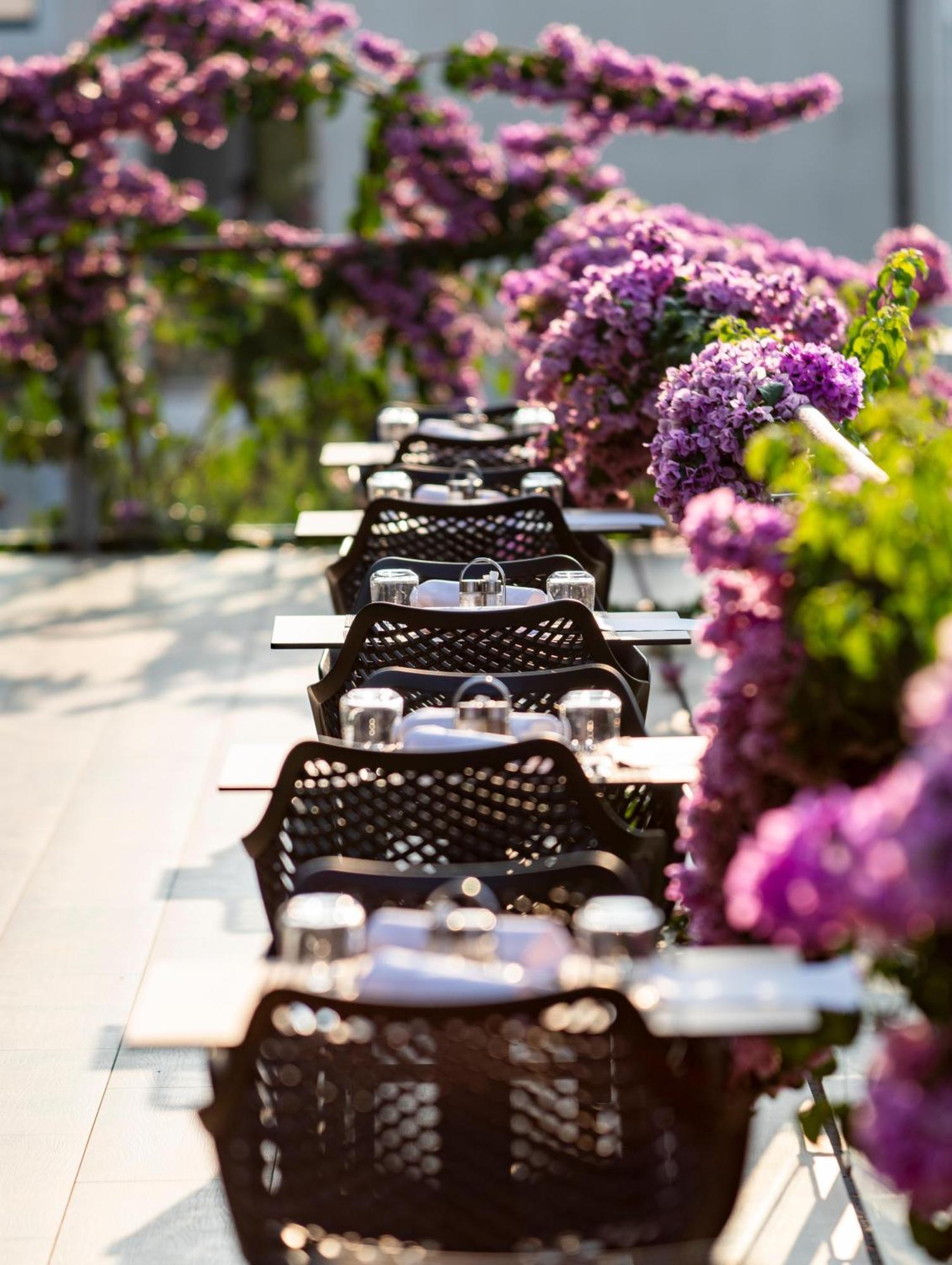 Aminess Vival Velaris Resort Supetar Bagian luar foto