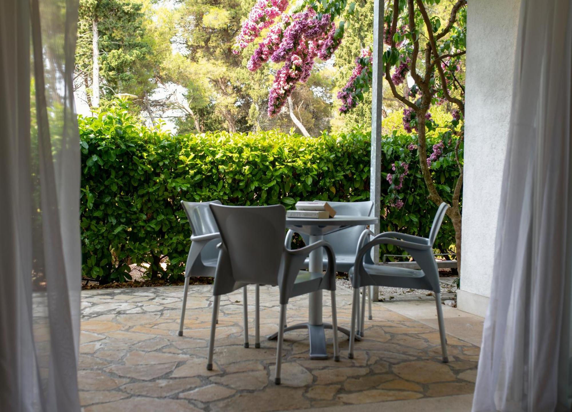 Aminess Vival Velaris Resort Supetar Bagian luar foto