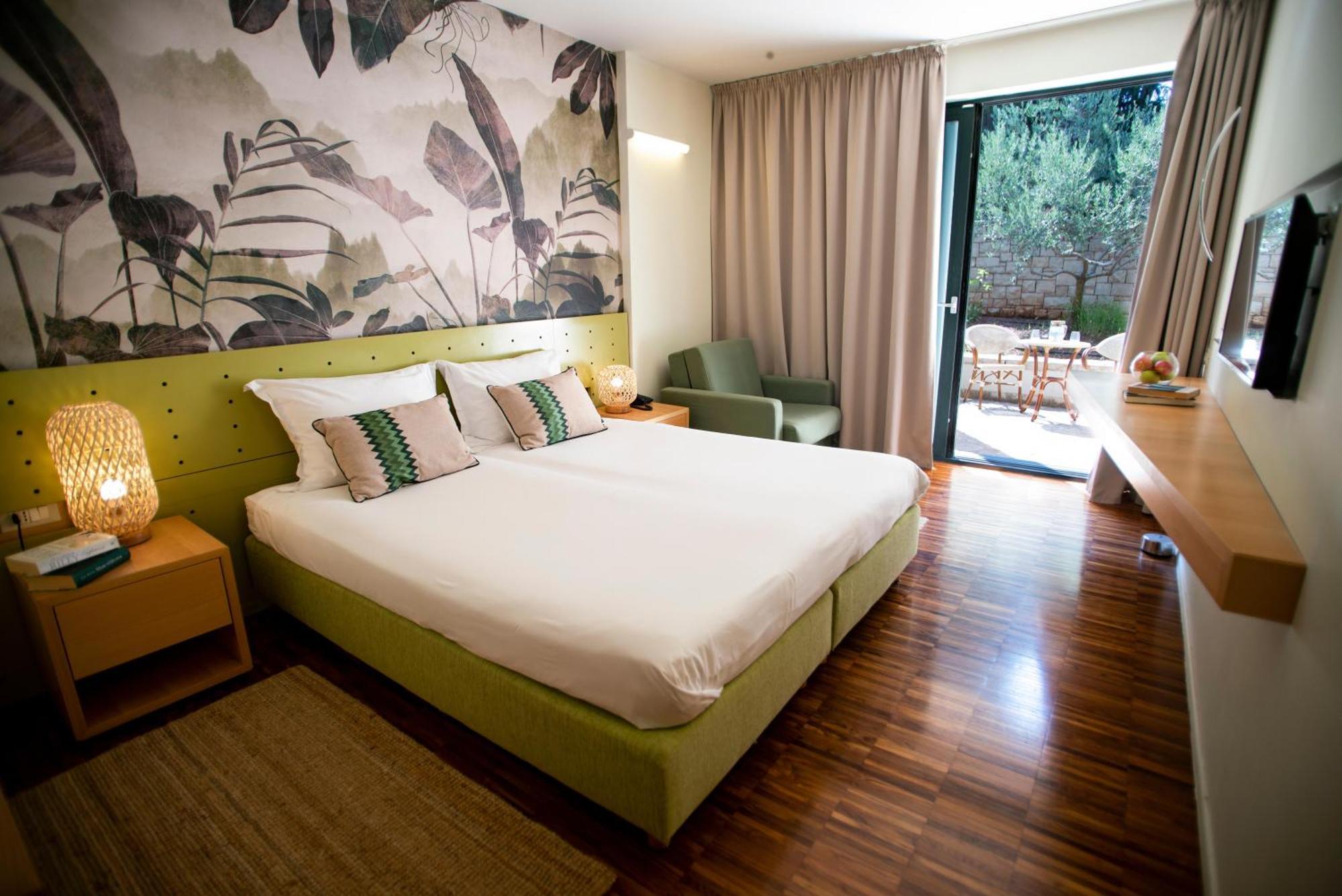 Aminess Vival Velaris Resort Supetar Bagian luar foto