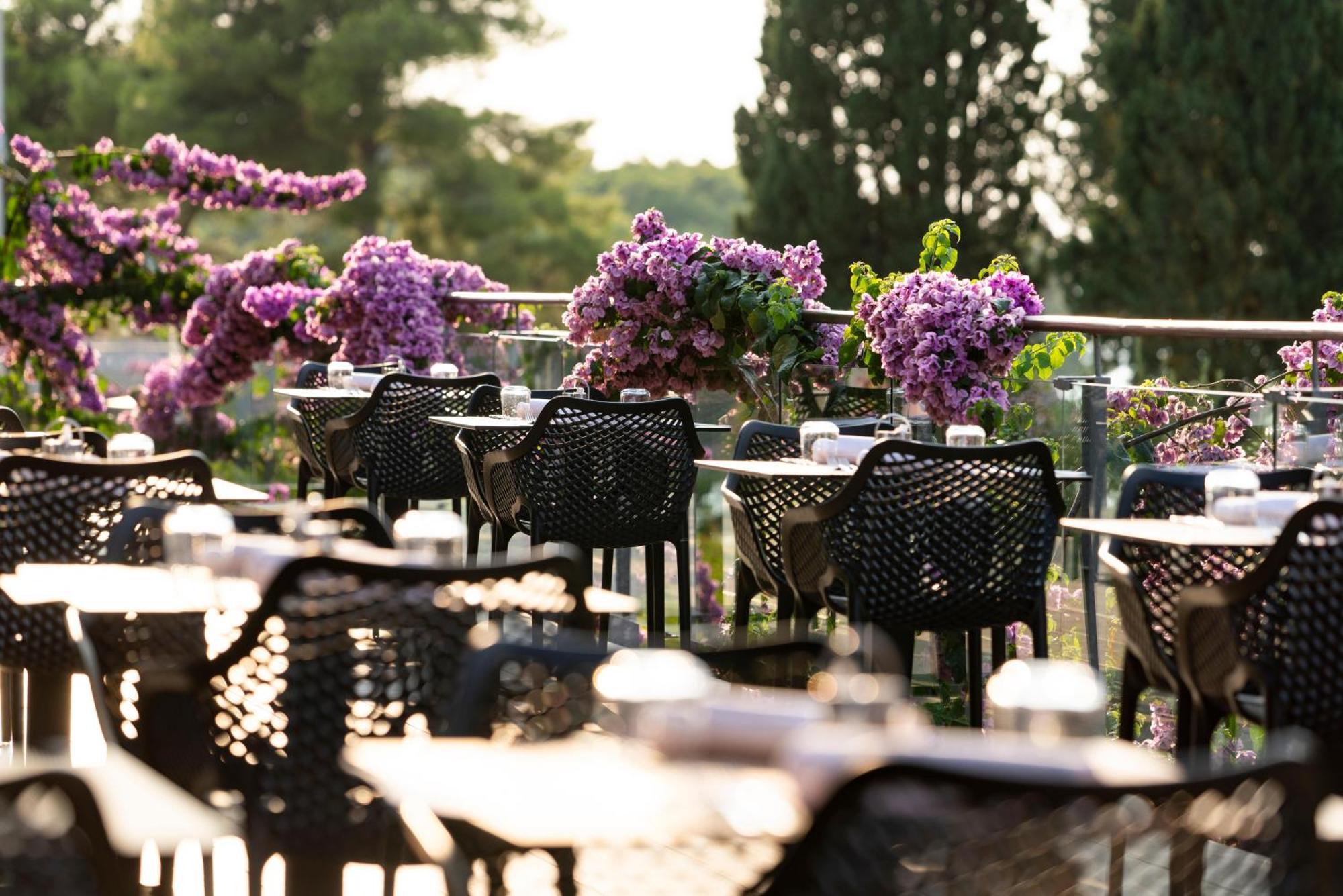 Aminess Vival Velaris Resort Supetar Bagian luar foto