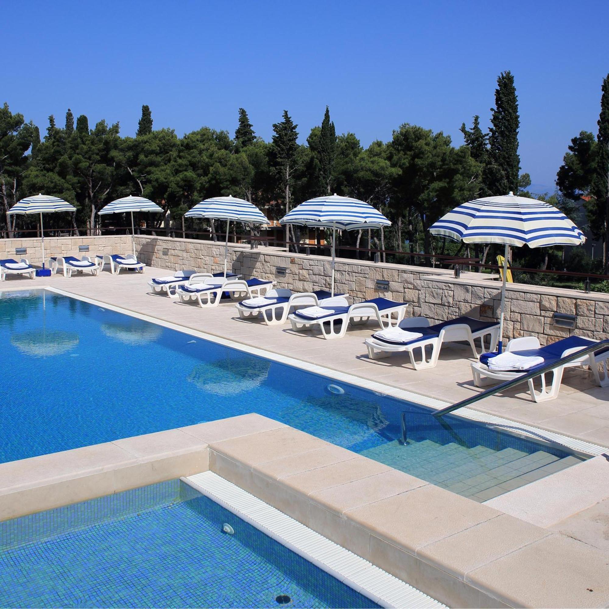 Aminess Vival Velaris Resort Supetar Bagian luar foto