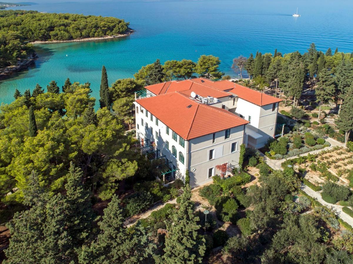 Aminess Vival Velaris Resort Supetar Ruang foto