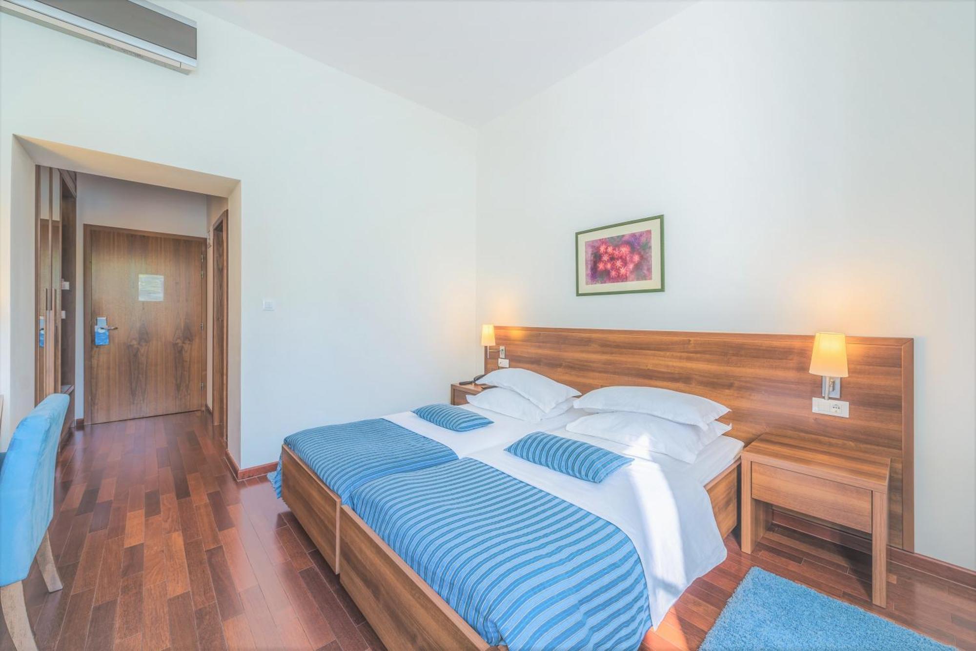 Aminess Vival Velaris Resort Supetar Ruang foto
