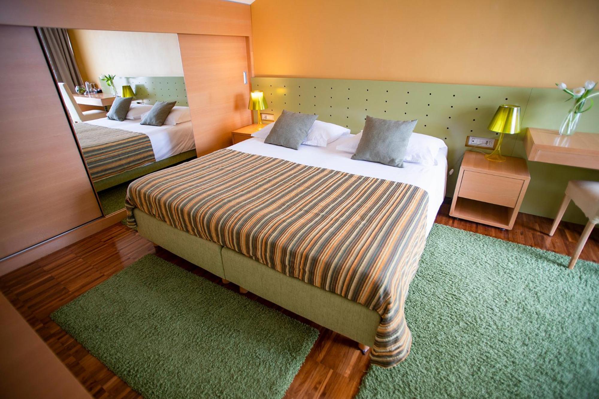 Aminess Vival Velaris Resort Supetar Bagian luar foto